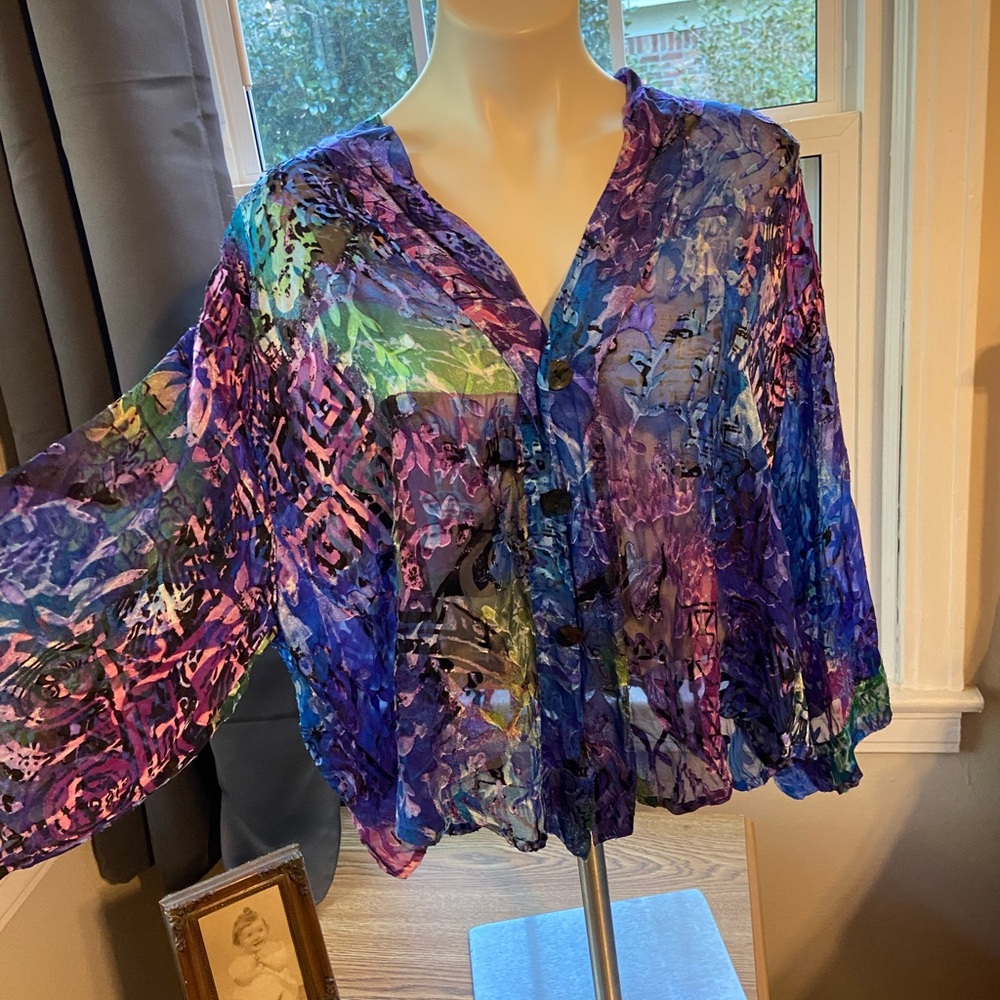 Chico’s Sz 3 which is XL or 16 rayon silk blouse